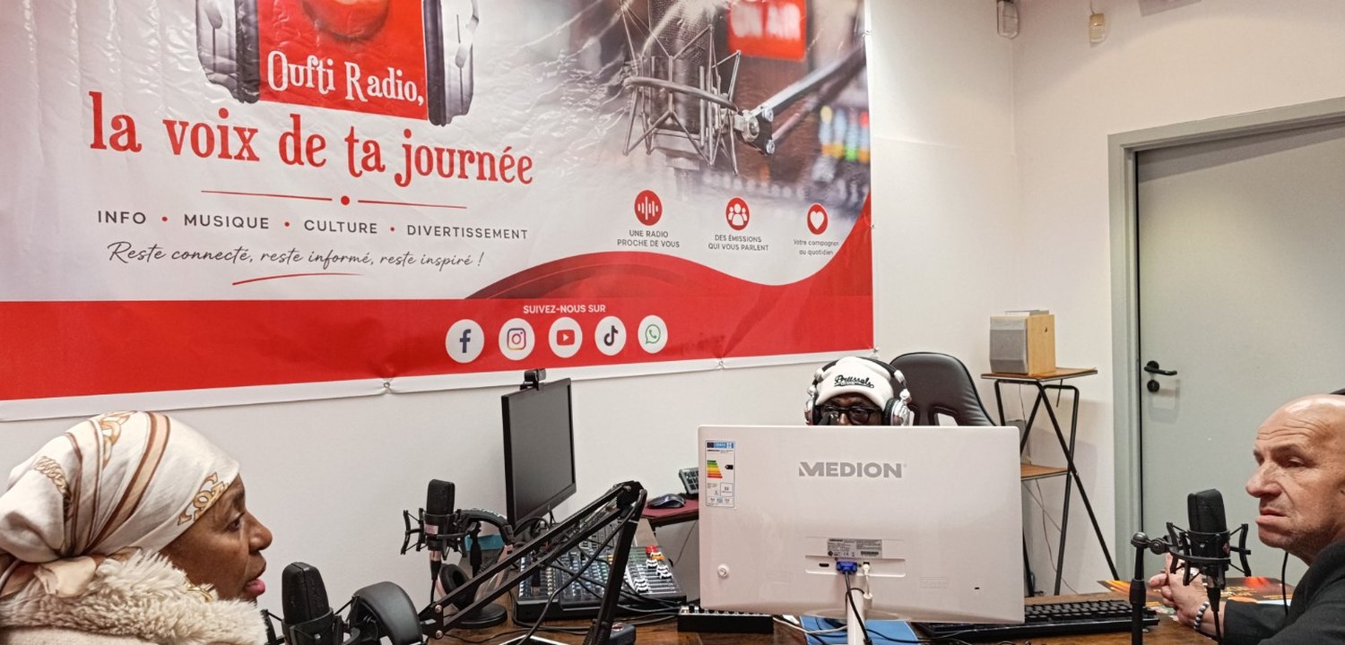Photographie réelle du studio Oufti Radio